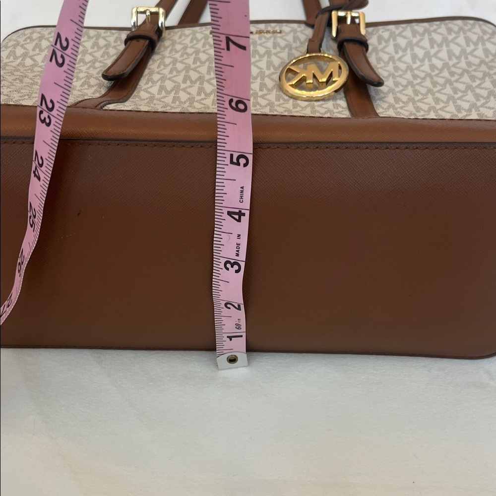 Michael Kors signature Jet set Tote - Picture 5 of 13